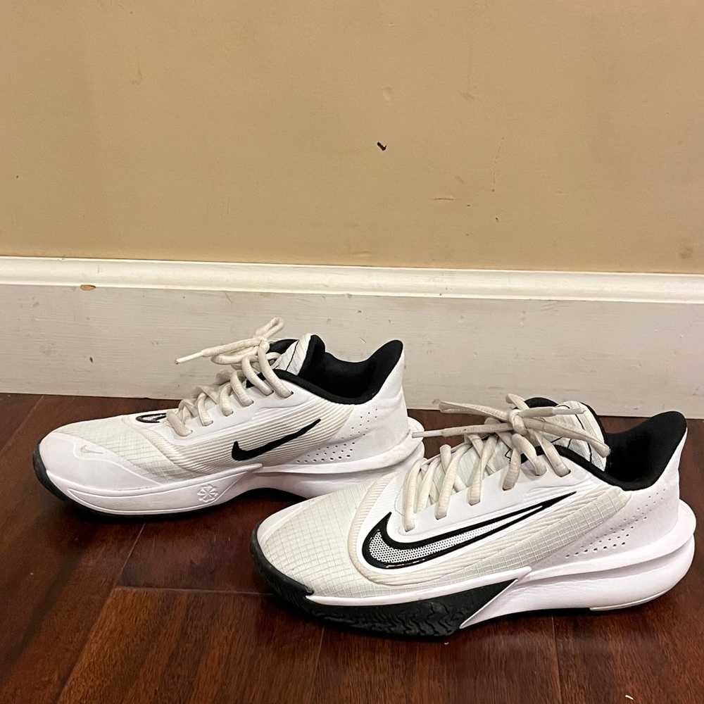 Nike White and Black Basketball sneakers